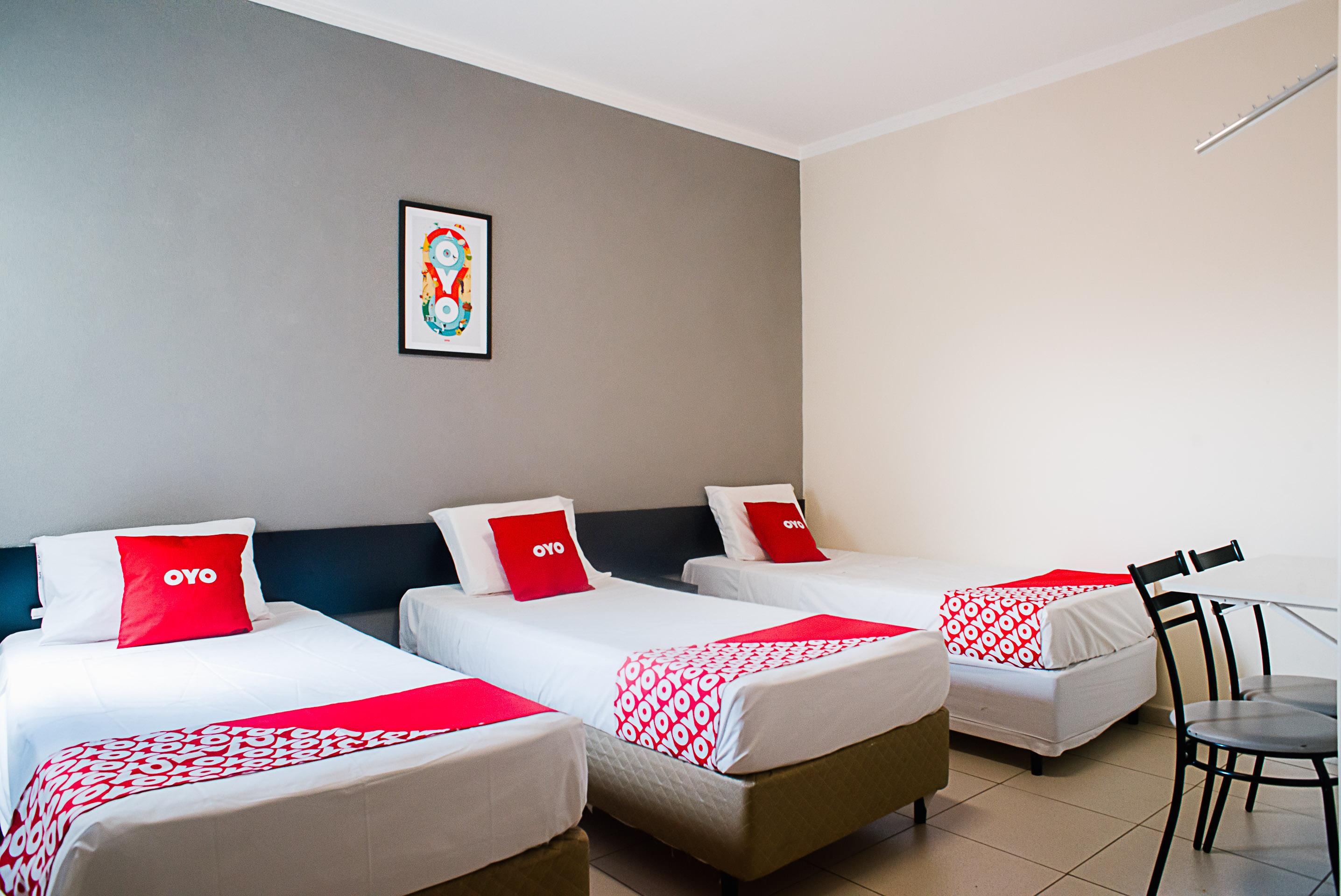 Oyo Cerrado Hotel, Campo Grande Campo Grande  Buitenkant foto A typical OYO hotel room in Mexico City