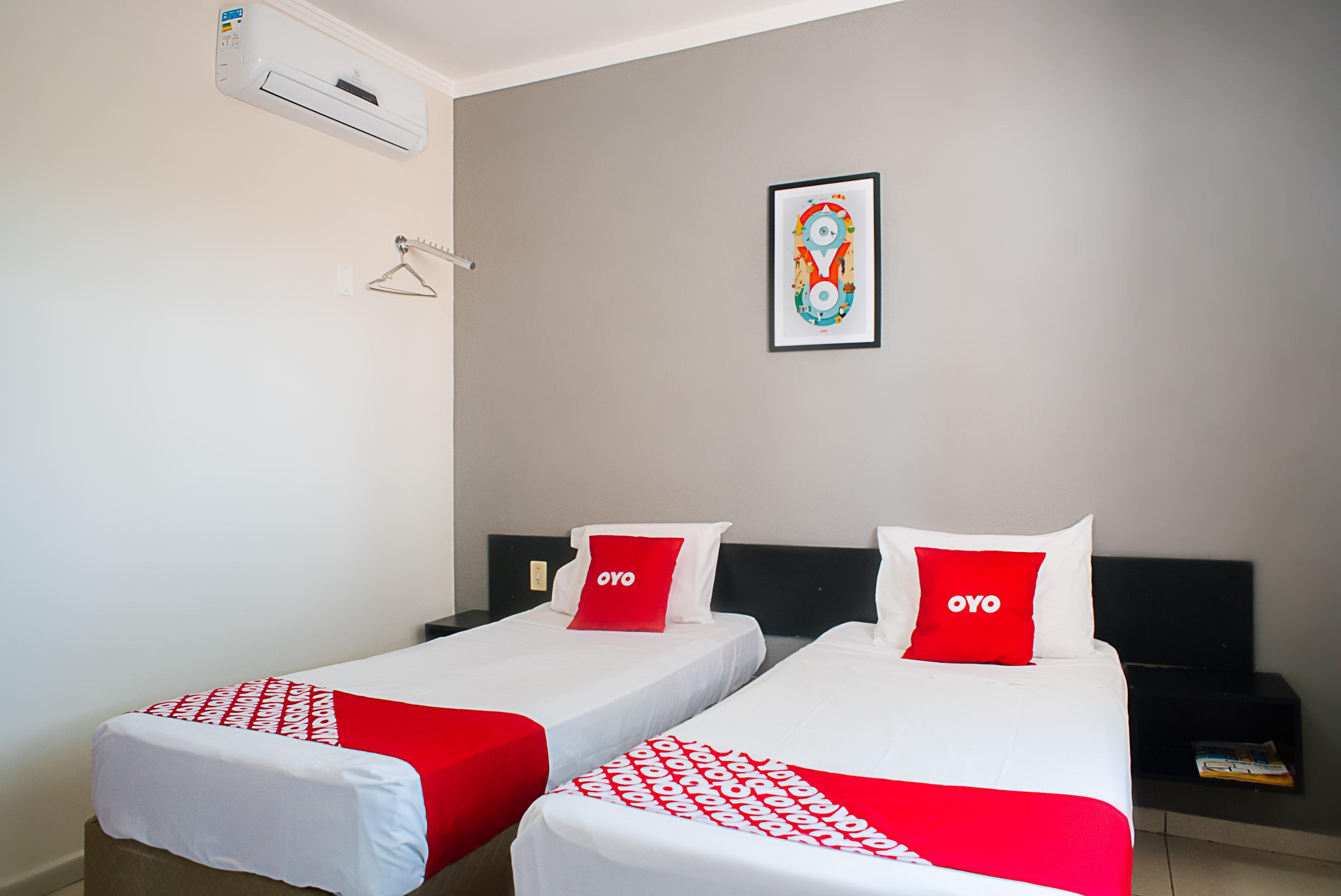 Oyo Cerrado Hotel, Campo Grande Campo Grande  Buitenkant foto A room at an OYO hotel in India